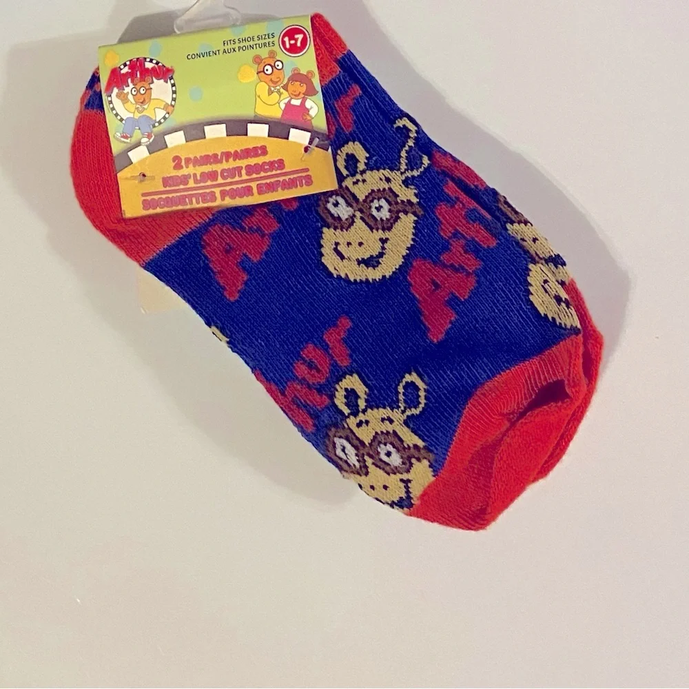 Kids Socks Featuring “Arthur” Fits Shoe Size 1-7 (2 Pairs)